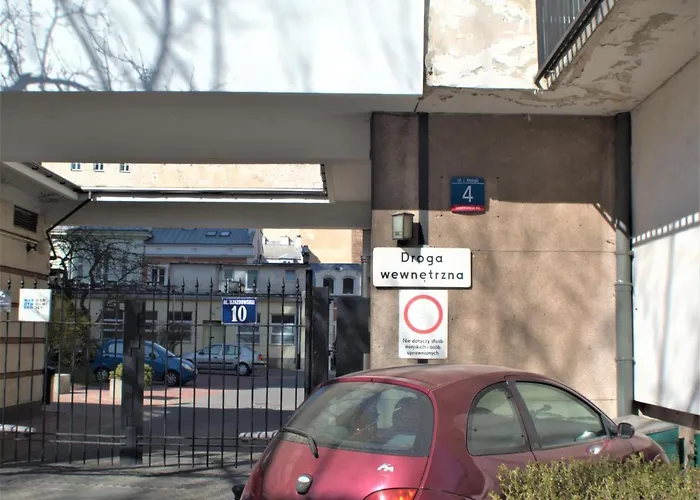 Ambassador Apartment *