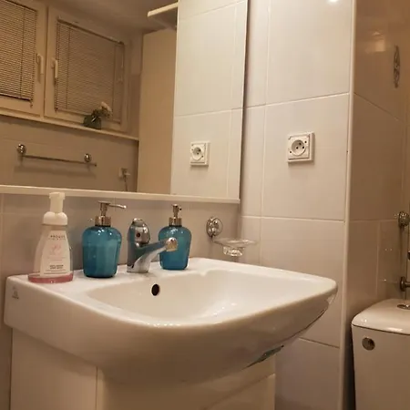 Ambassador Apartment *