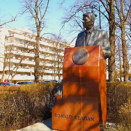 Ambassador * Varsovie